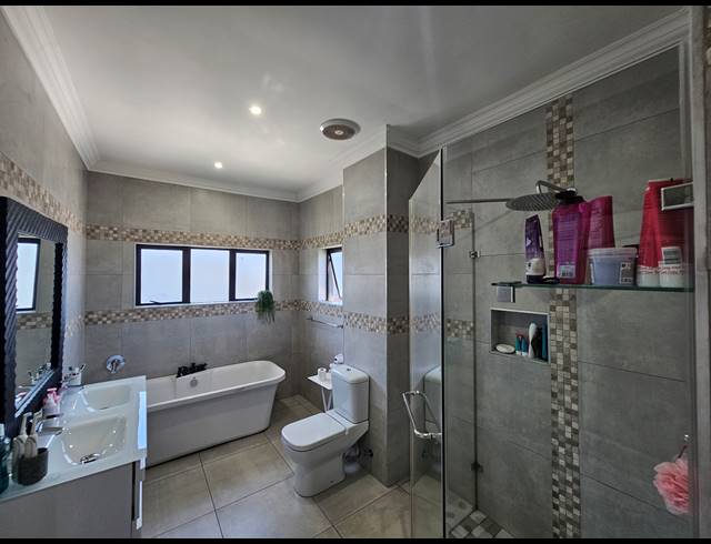 4 BEDROOM HOUSE FOR SALE IN NEW SALT ROCK CITY
